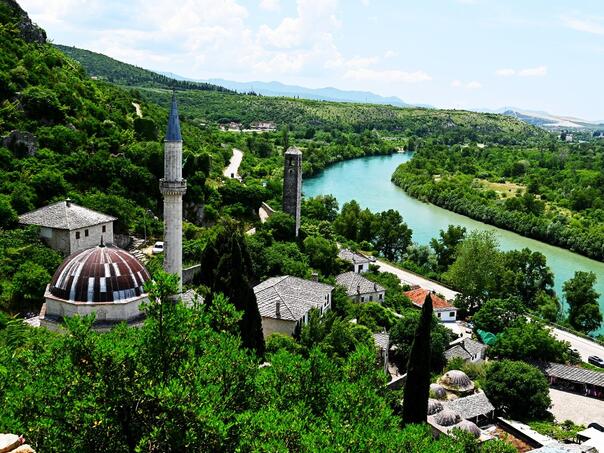 U BiH narednih dana uglavnom sunčano uz umjerenu oblačnost, na jugu do 33 stepena