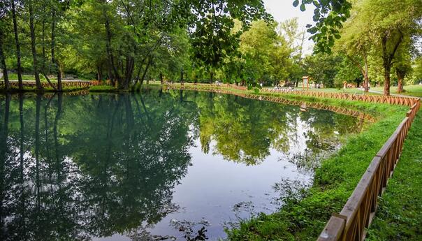 U BiH oblačno sa pljuskovima i grmljavinom