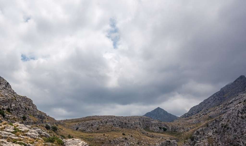 U BiH oblačno vrijeme, lokalno slaba kiša u Hercegovini
