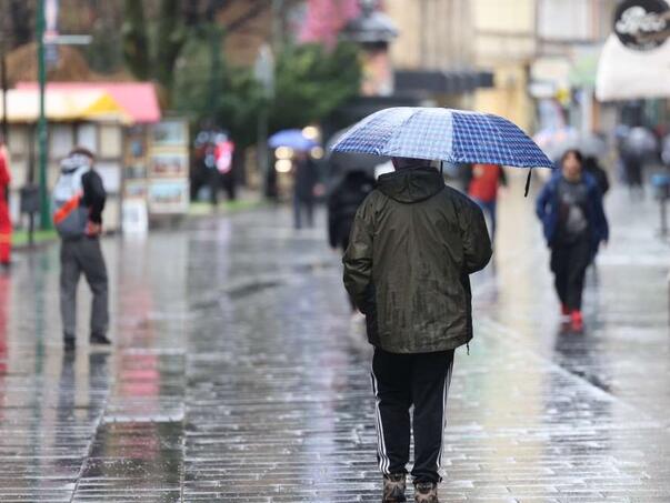 U BiH oblačno vrijeme s kišom, na vrhovima planina sa snijegom