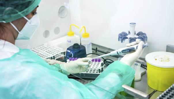 U BiH potvrđen 2.551 slučaj koronavirusa, 1.939 oporavljenih osoba