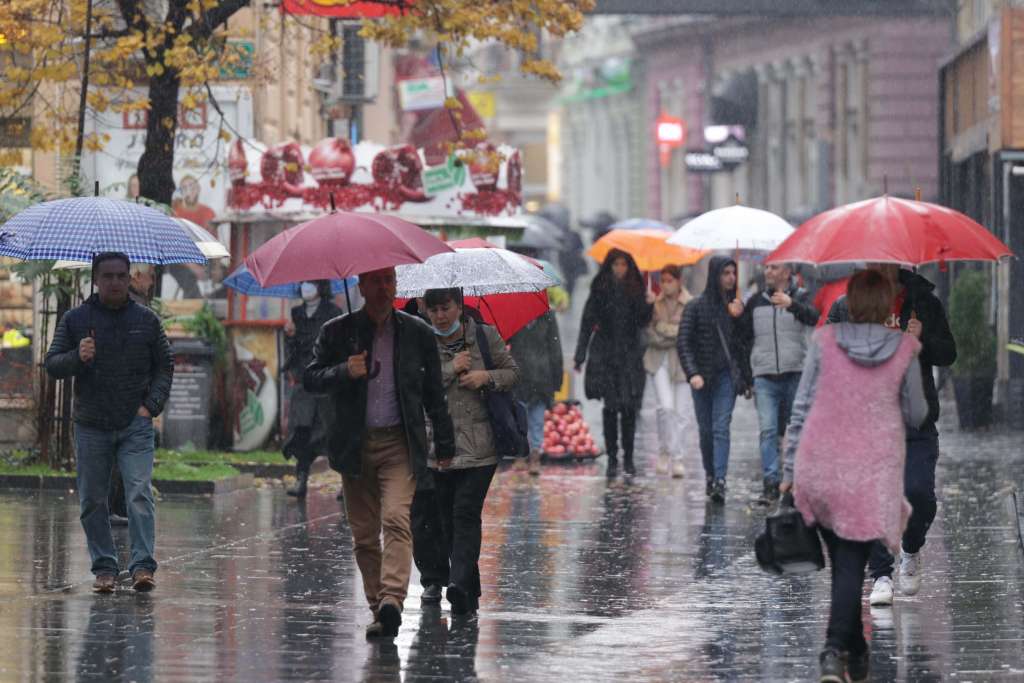 U BiH pretežno oblačno s kišom u većini područja, temperatura do 14 stepeni