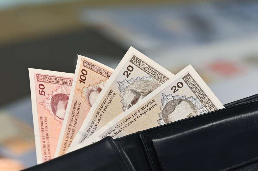 U BiH prosječna neto plata u oktobru 1.605 KM, godišnji realni rast 8,8 posto