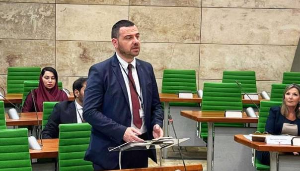 U BiH stasavaju generacije kojima su uzori ratni zločinci