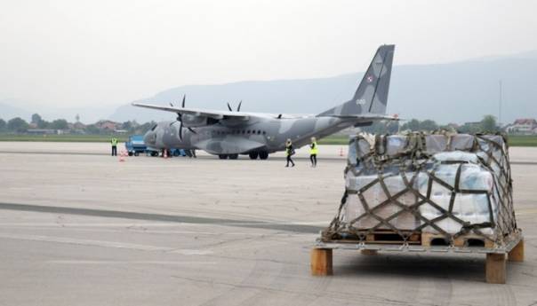 U BiH stigao prvi kontingent pomoći Poljske u borbi protiv pandemije