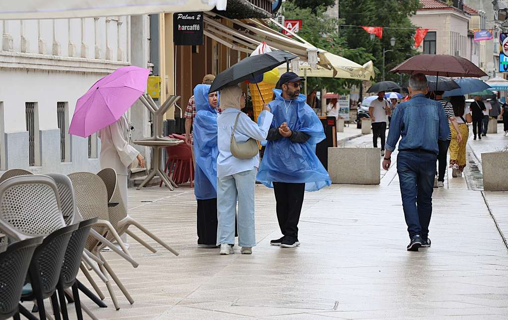 U BiH sutra pretežno oblačno s kišom, pljuskovima i grmljavinom