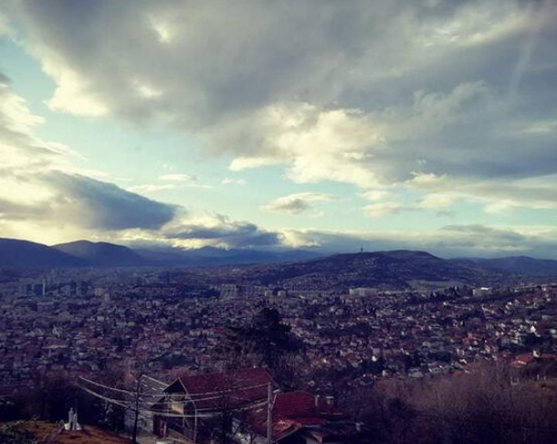 U BiH umjereno oblačno, tokom noći moguća slaba kiša