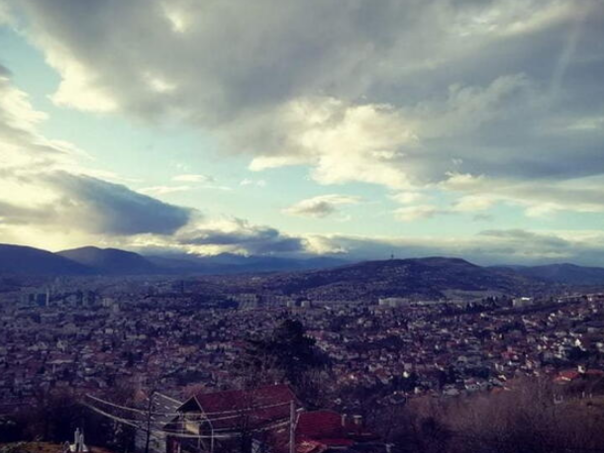 U BiH umjereno oblačno, tokom noći moguća slaba kiša