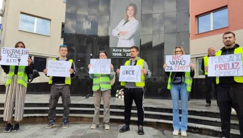 U Bihaću održan protest zbog pogibije Azre Spahić