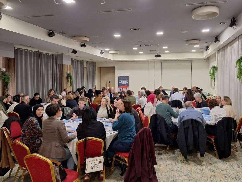 U Bihaću održane javne konsultacije o programu unapređenja obrazovanja