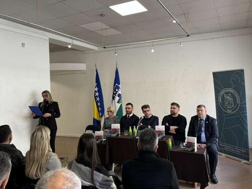 U Bihaću otvorena izložba "9. januar – put u genocid"