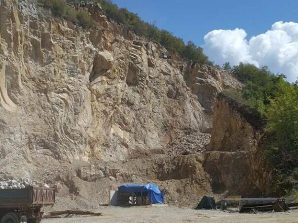U Bihaću poginuo radnik u kamenolomu, poznat njegov identitet