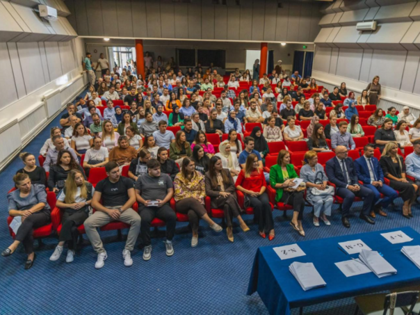 U Bihaću potpisani ugovori o stipendiranju sa 275 studenata