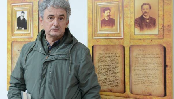 U Bitunji kod Stoca otkrivanje spomen ploče na rodnoj kući Alije Isakovića