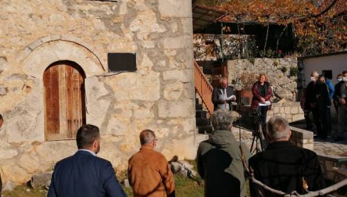 U Bitunji kod Stoca otkrivena spomen ploča u rodnoj kući Alije Isakovića