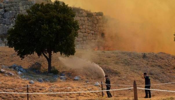 U blizini arheološkog nalazišta Mikene izbio šumski požar, evakuirani posjetitelji