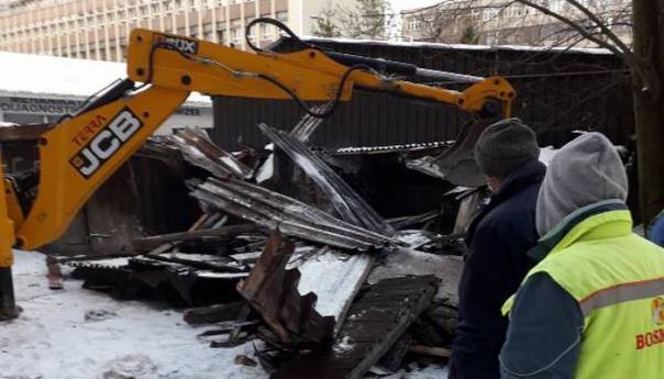 U Bolničkoj ulici uklonjene bespravno izgrađene garaže