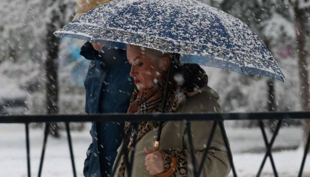 U Bosni jutros oblačno sa slabim snijegom ili susnježicom, vedro u Hercegovini