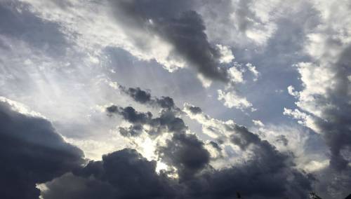 U Bosni oblačno s kišom u sjevernim područjima, a u Hercegovini sunčano