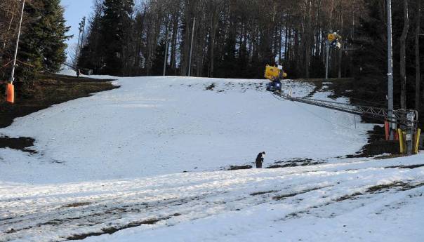 U Bosni pretežno oblačno i slab snijeg, u Hercegovini vedro