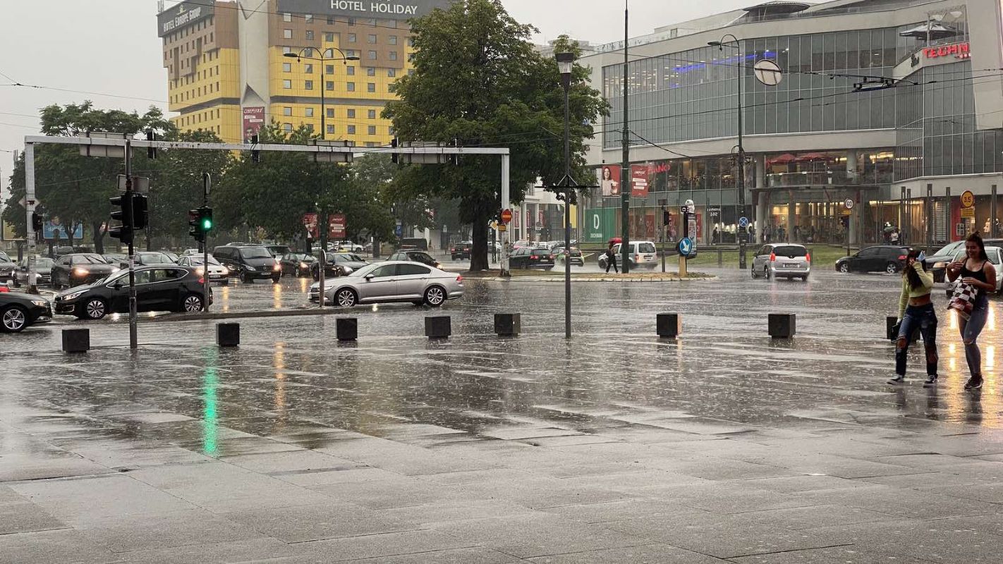 U Bosni pretežno oblačno vrijeme sa kišom, u većem dijelu Hercegovine sunčano