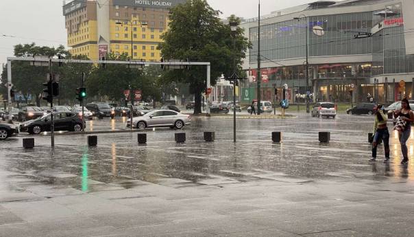 U Bosni pretežno oblačno vrijeme sa kišom, u većem dijelu Hercegovine sunčano