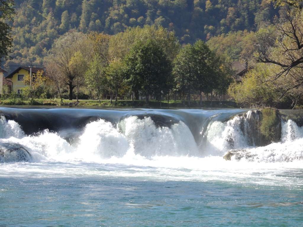 U Bosni sutra oblačno sa kišom prijepodne, u Hercegovini sunčano