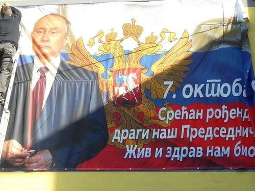 U Bratuncu osvanuo bilbord posvećen Putinu: Živ i zdrav nam bio