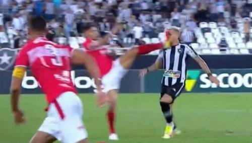 U Brazilu igrač udario protivnika nogom u glavu