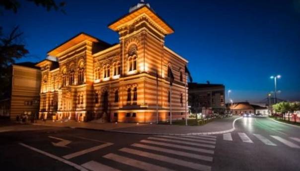 U Brčkom na javnom mjestu zabranjeno kretanje tri i više osoba u grupi