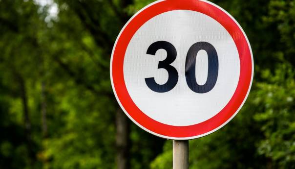 U Briselu od 1. januara ograničenje brzine 30 kilometara na sat