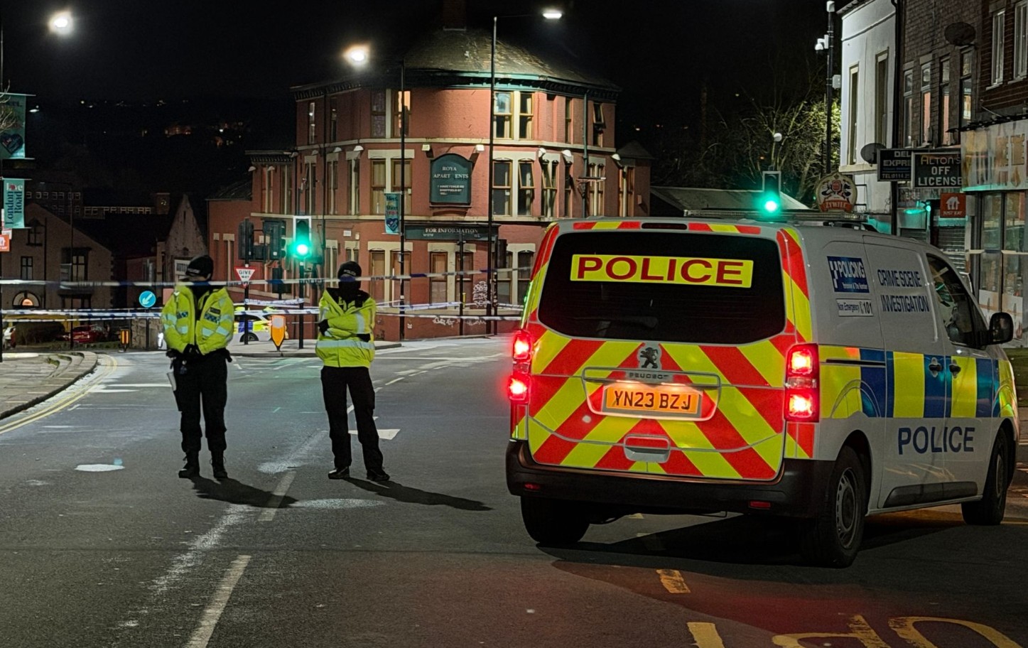 U Britaniji upucan tinejdžer, životno ugrožen