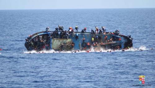 U brodolomu kod italijanske obale poginulo najmanje 30 migranata