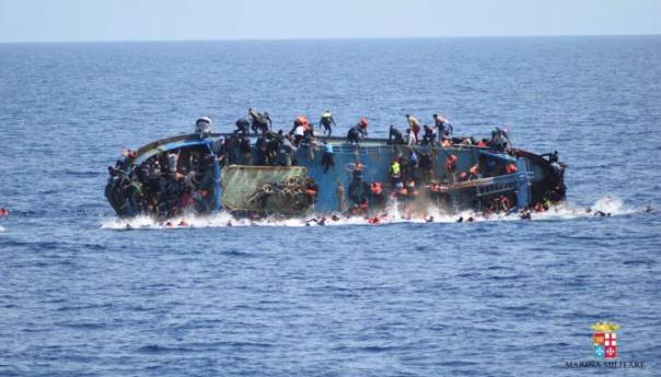U brodolomu kod italijanske obale poginulo najmanje 30 migranata