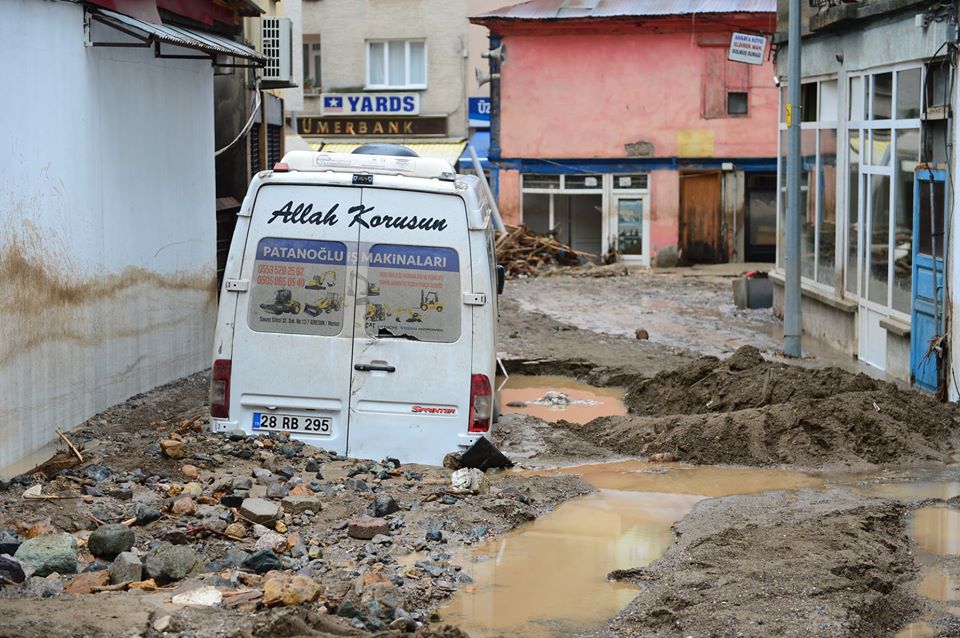 U bujicama u Turskoj četiri osobe poginule, 11 nestalo