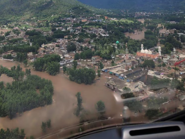 U bujičnim poplavama u Pakistanu poginula najmanje 321 osoba