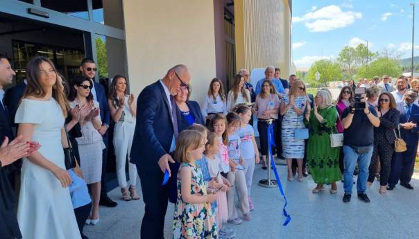 U Čapljini svečano otvorena tvornica keksa 'Lasta'