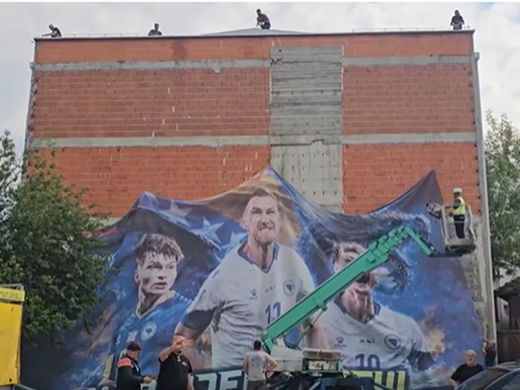 U čast Zmajevima: Postavljen najveći navijački bilbord u BiH
