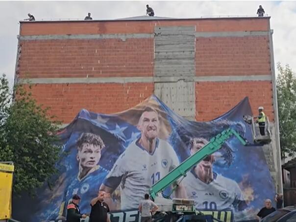 U čast Zmajevima: Postavljen najveći navijački bilbord u BiH