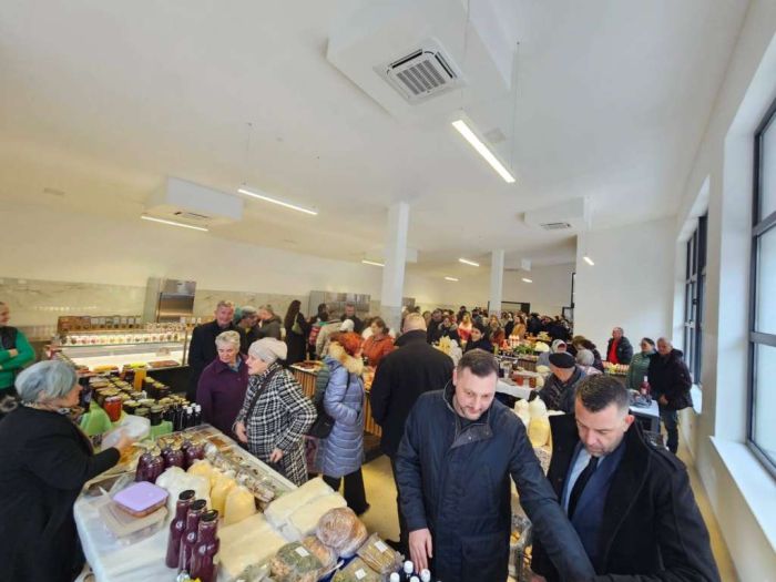 U Cazinu otvorena najsavremenija gradska tržnicu u ovom dijelu BiH