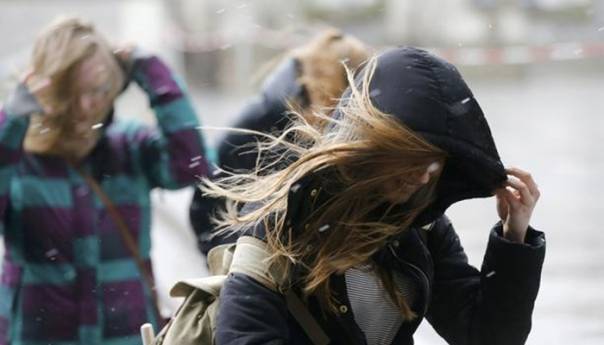 U centralnim i zapadnim krajevima jaki udari vjetra