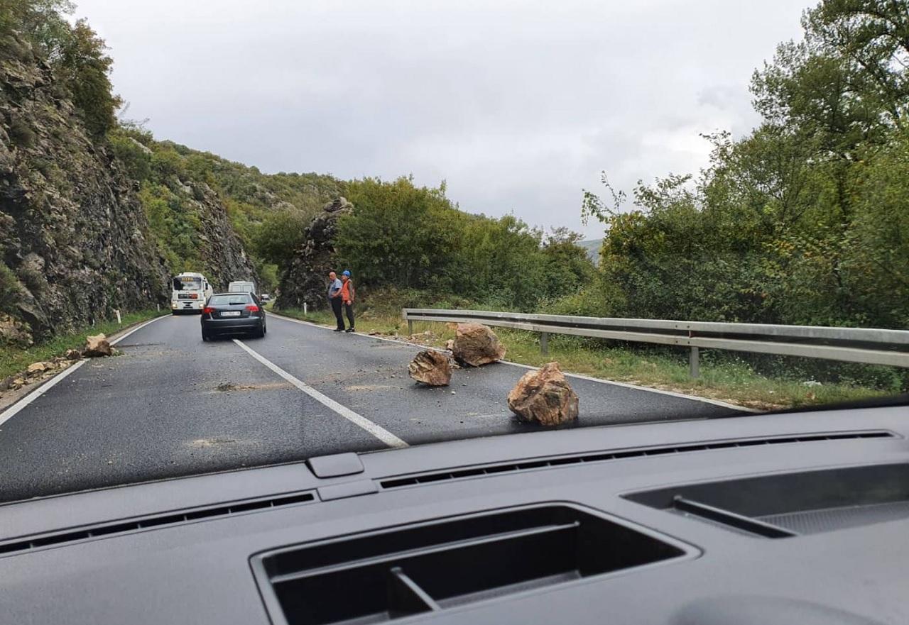 U centralnim krajevima BiH mokar kolovoz, oprez zbog odrona