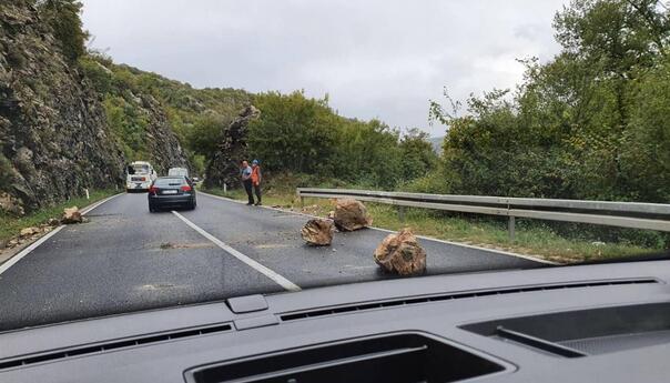 U centralnim krajevima BiH mokar kolovoz, oprez zbog odrona