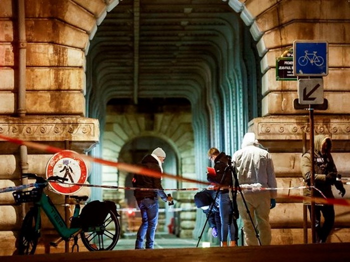 U centru Pariza ubijen turist, još dva povrijeđena