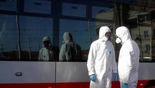 U Češkoj se na tri sedmice zatvaraju škole, restorani, kafići, barovi...