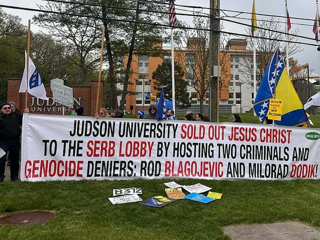U Chicagu protest zbog Dodika: "Prodali ste Isusa srpskom lobiju"