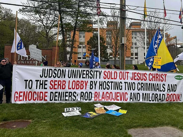 U Chicagu protest zbog Dodika: "Prodali ste Isusa srpskom lobiju"