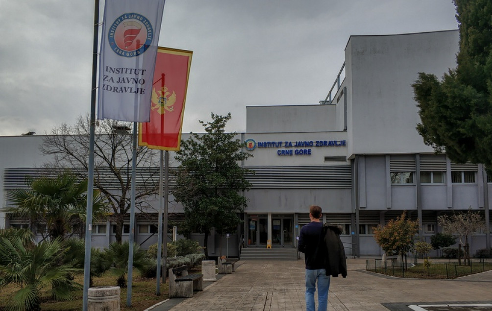 U Crnoj Gori 425 novozaraženih, preminulo devetero