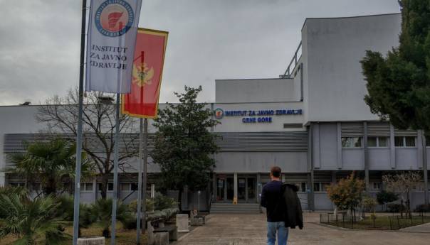 U Crnoj Gori 425 novozaraženih, preminulo devetero