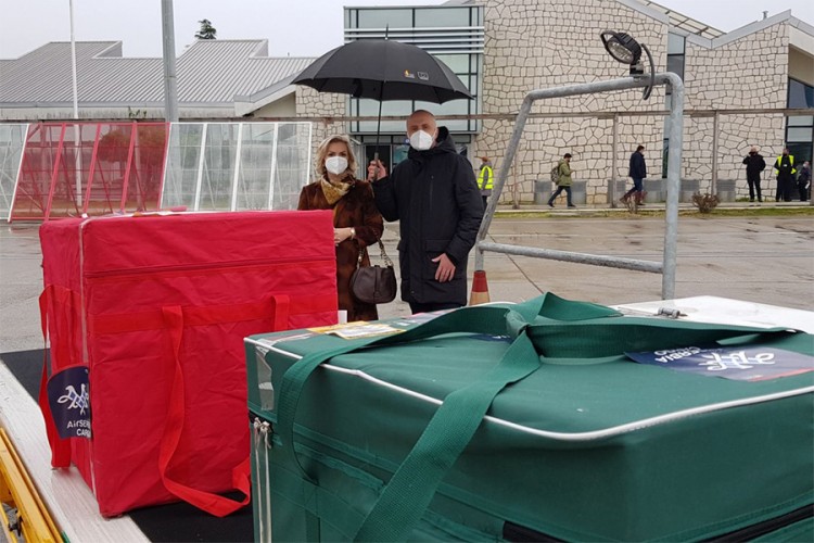 U Crnu Goru stigao drugi kontigent vakcina iz Srbije